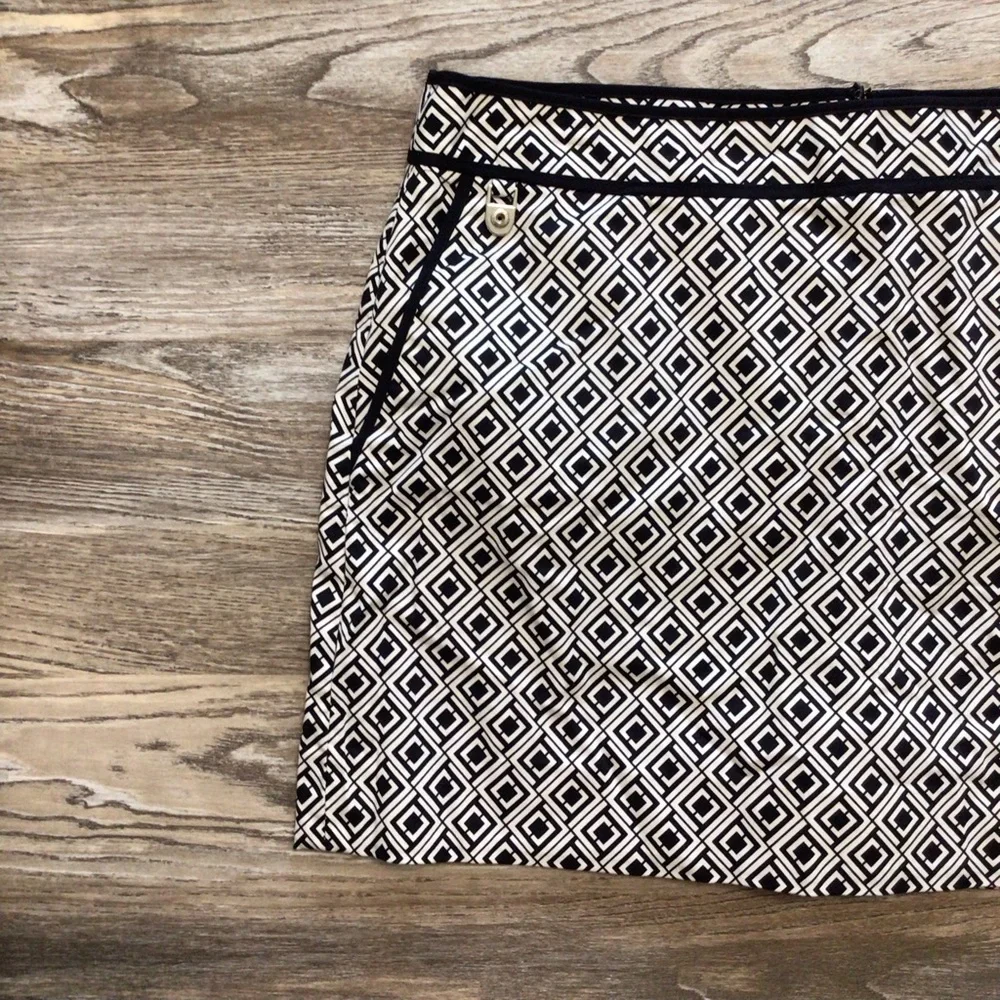 Liz Claiborne Black and White Geometric Print Skort 14